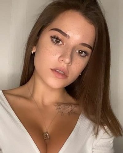 Анна Комарова